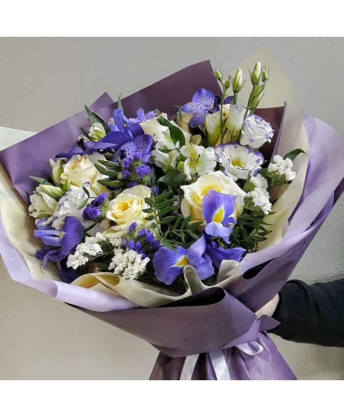 Букет с ирисами "Вероника"