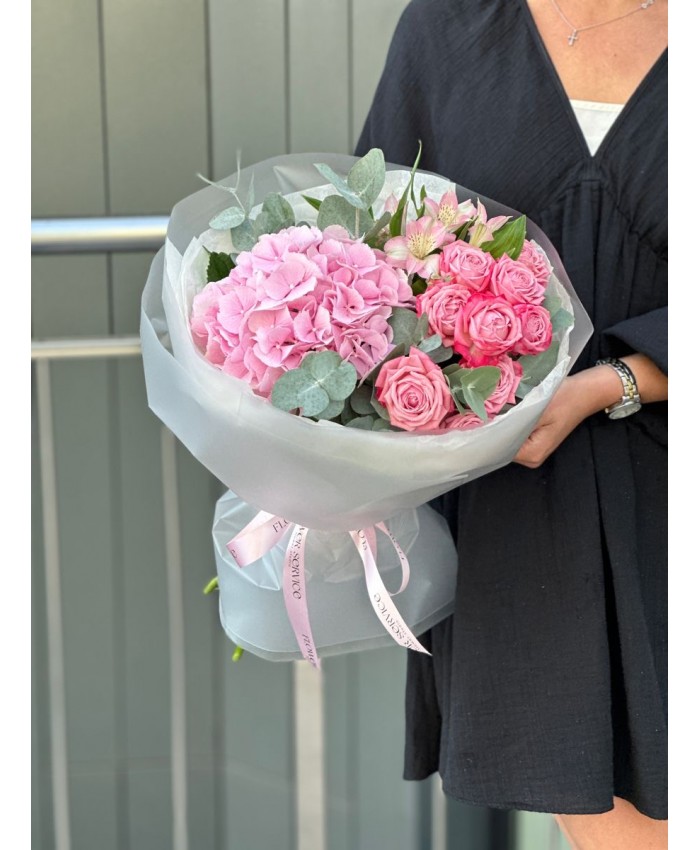Букет с гортензией "Розовое счастье"