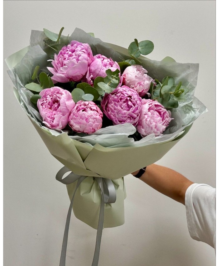 Букет с пионами "Нежный поцелуй"