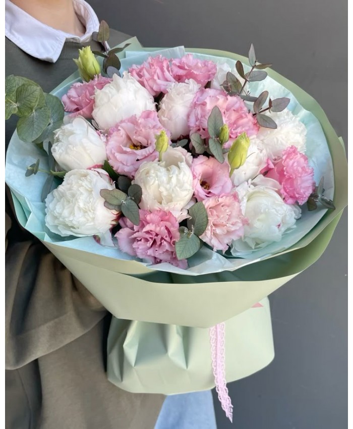 Букет с пионами "Ангельский поцелуй"