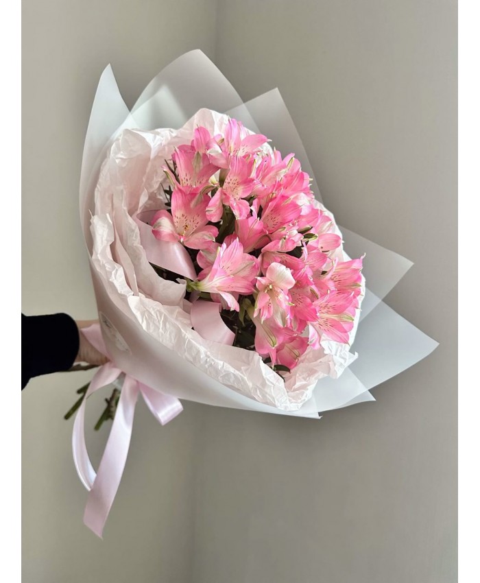 Букет с альстромерией "Влюбленность"