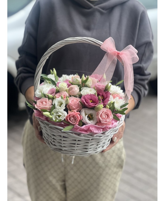 Подарочная корзина с цветами №10