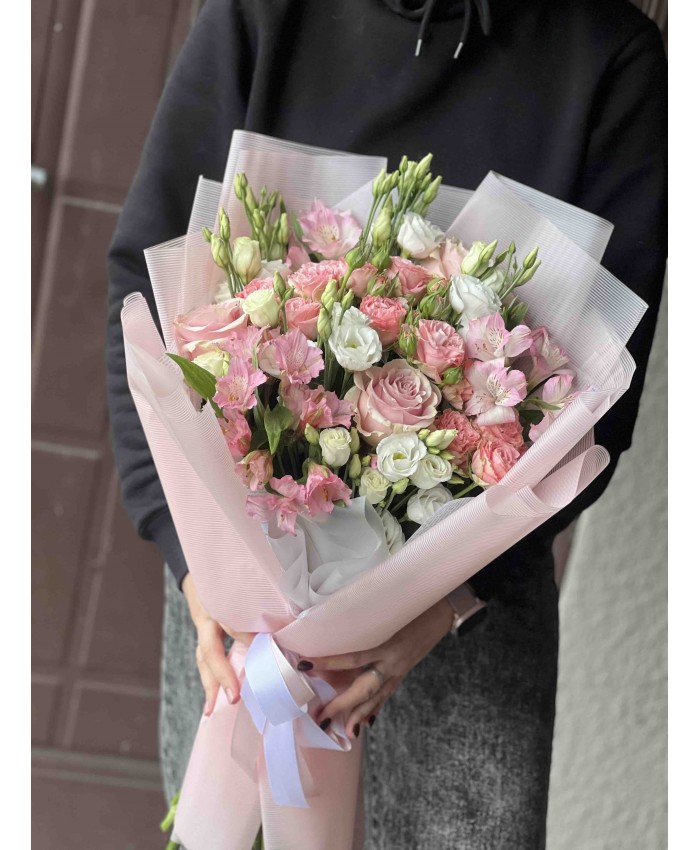 Букет с эустомой "Неумолимая любовь"